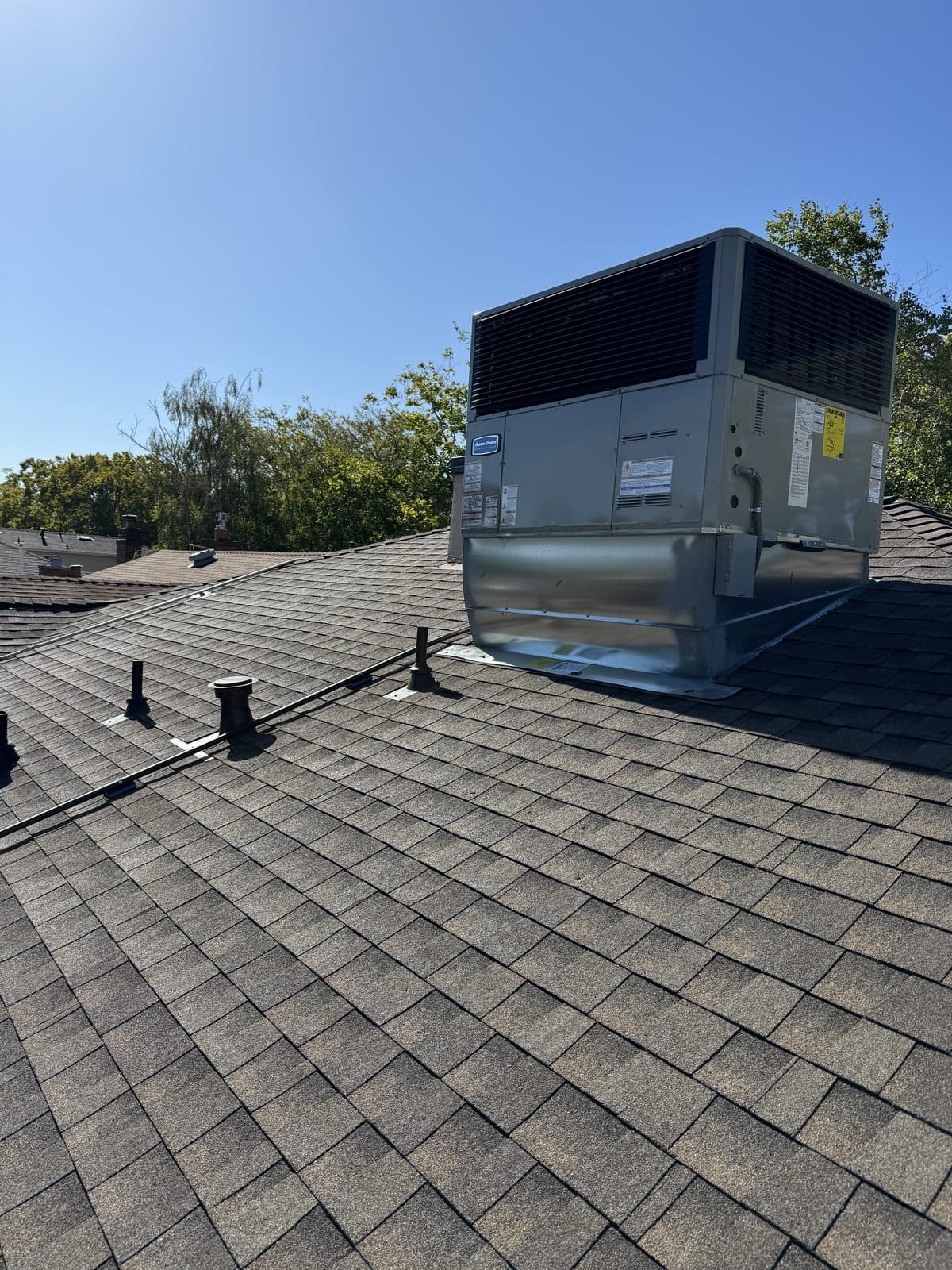 Rooftop package heating and cooling unit